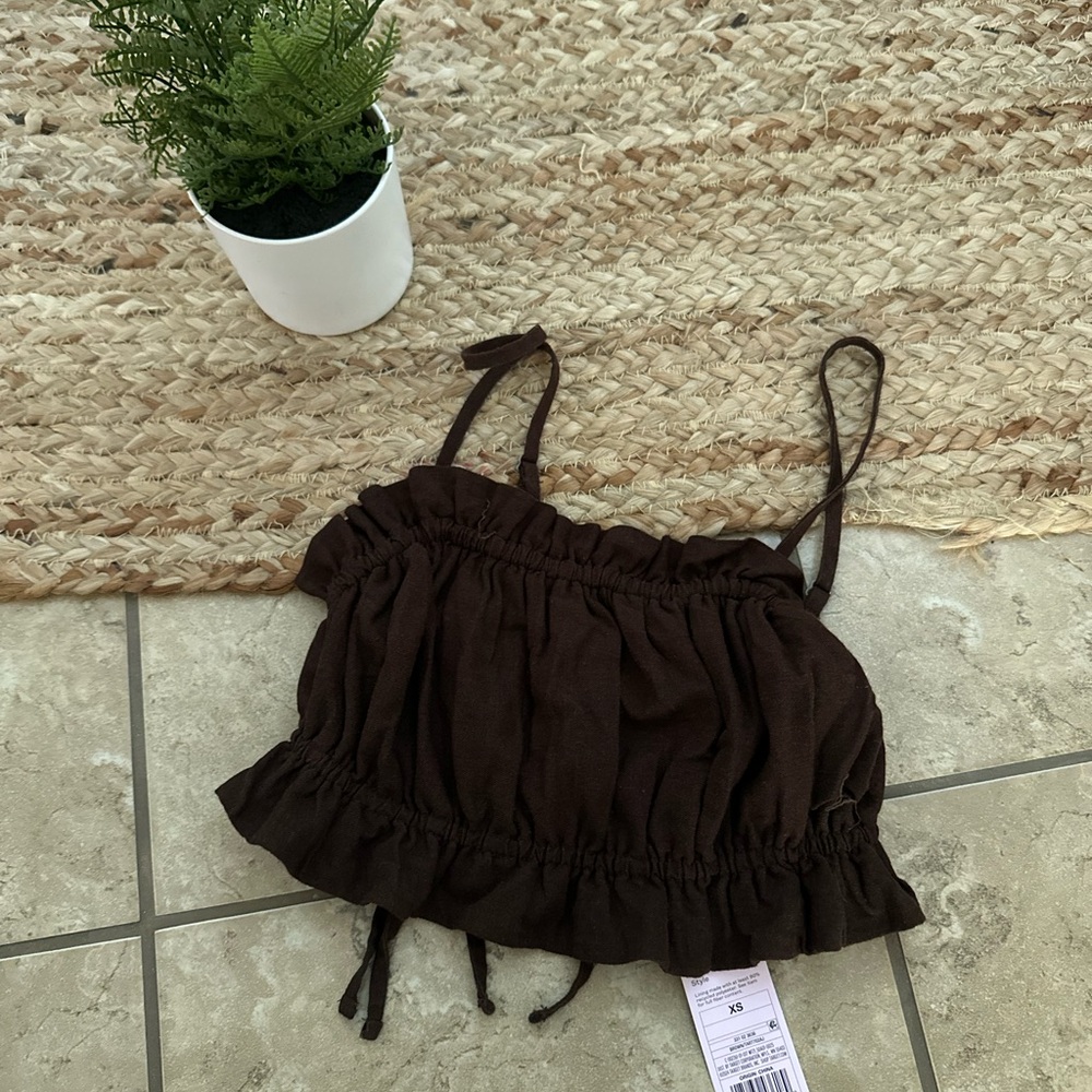 NWT LACE UP BACK RUFFLE TOP - Picture 2 of 7